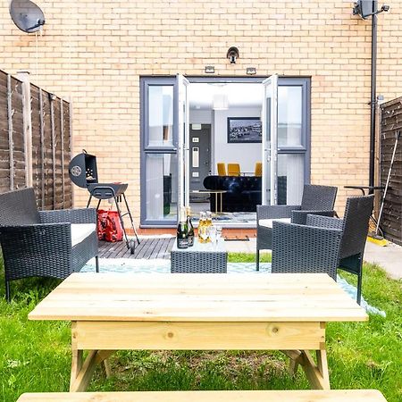 Luxury 2 Bed House City Centre ✘ Bbq & Garden ☆ Family Friendly→ Swingball & Outdoor Furniture - Free Parking → With 50 Inch Smart Tv, Free Netflix & Wifi ✘ Comfy Seating Area - By Maevela Birmingham Esterno foto