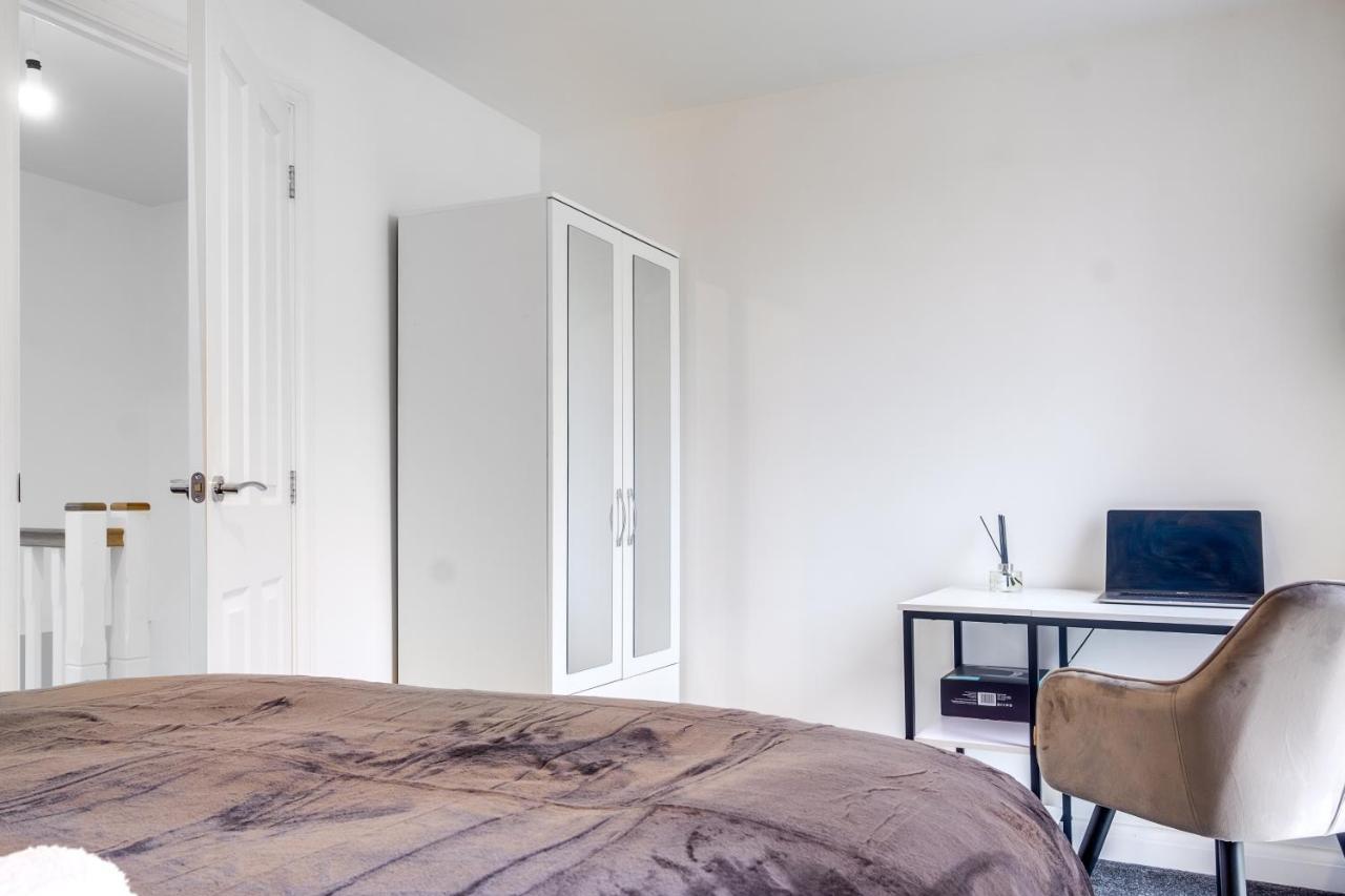 Luxury 2 Bed House City Centre ✘ Bbq & Garden ☆ Family Friendly→ Swingball & Outdoor Furniture - Free Parking → With 50 Inch Smart Tv, Free Netflix & Wifi ✘ Comfy Seating Area - By Maevela Birmingham Esterno foto