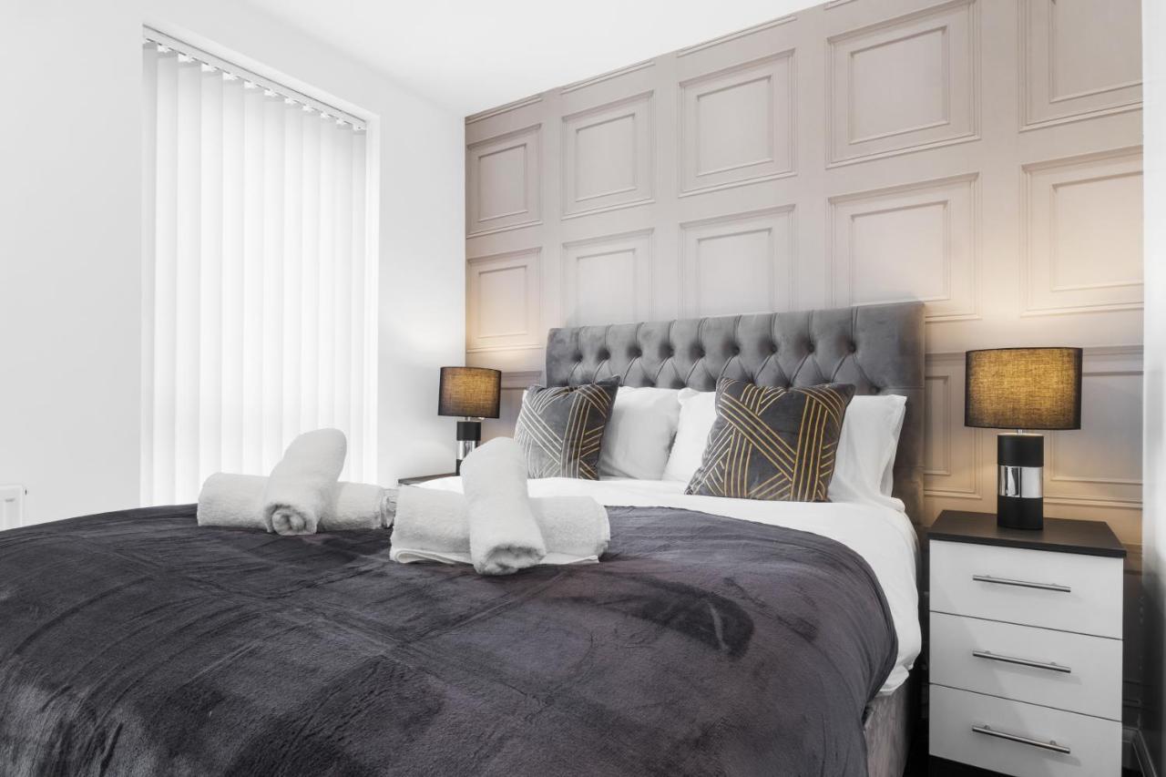Luxury 2 Bed House City Centre ✘ Bbq & Garden ☆ Family Friendly→ Swingball & Outdoor Furniture - Free Parking → With 50 Inch Smart Tv, Free Netflix & Wifi ✘ Comfy Seating Area - By Maevela Birmingham Esterno foto