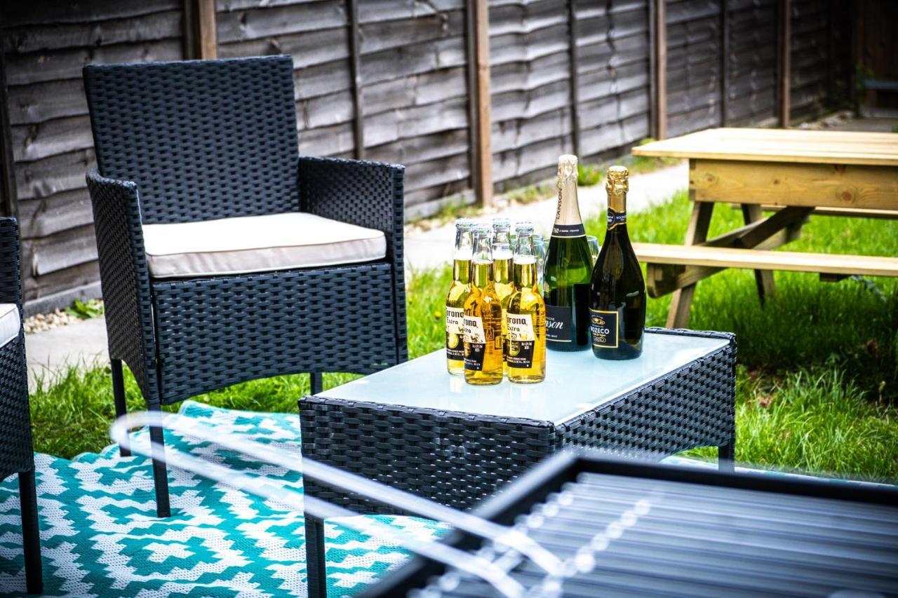 Luxury 2 Bed House City Centre ✘ Bbq & Garden ☆ Family Friendly→ Swingball & Outdoor Furniture - Free Parking → With 50 Inch Smart Tv, Free Netflix & Wifi ✘ Comfy Seating Area - By Maevela Birmingham Esterno foto