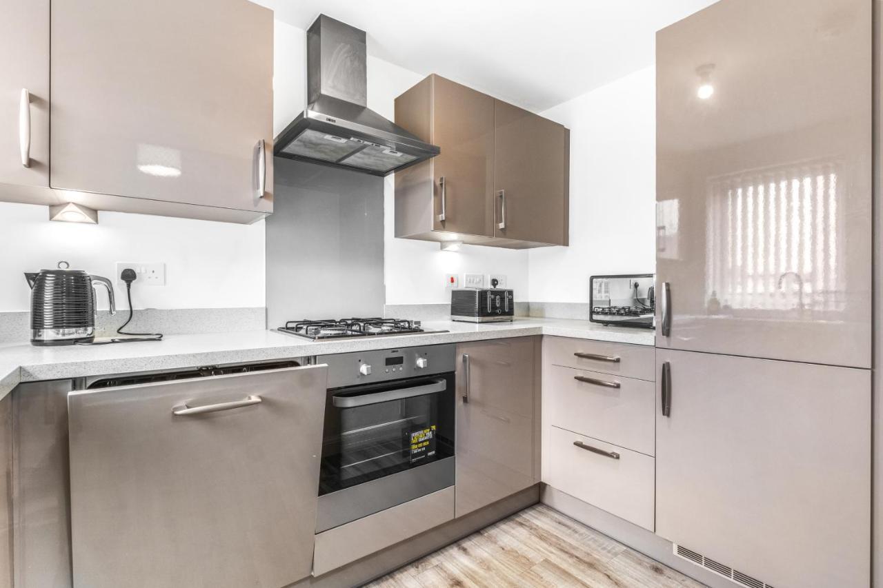 Luxury 2 Bed House City Centre ✘ Bbq & Garden ☆ Family Friendly→ Swingball & Outdoor Furniture - Free Parking → With 50 Inch Smart Tv, Free Netflix & Wifi ✘ Comfy Seating Area - By Maevela Birmingham Esterno foto