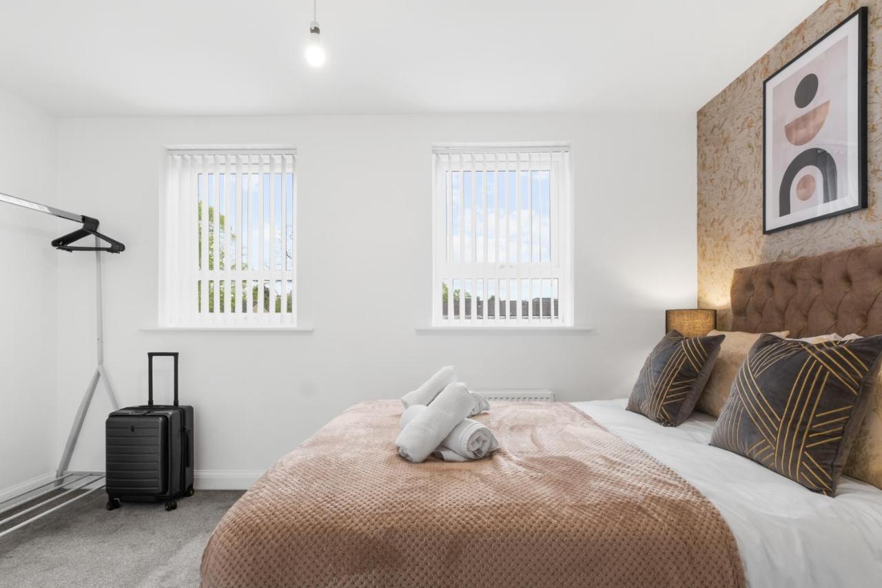 Luxury 2 Bed House City Centre ✘ Bbq & Garden ☆ Family Friendly→ Swingball & Outdoor Furniture - Free Parking → With 50 Inch Smart Tv, Free Netflix & Wifi ✘ Comfy Seating Area - By Maevela Birmingham Esterno foto