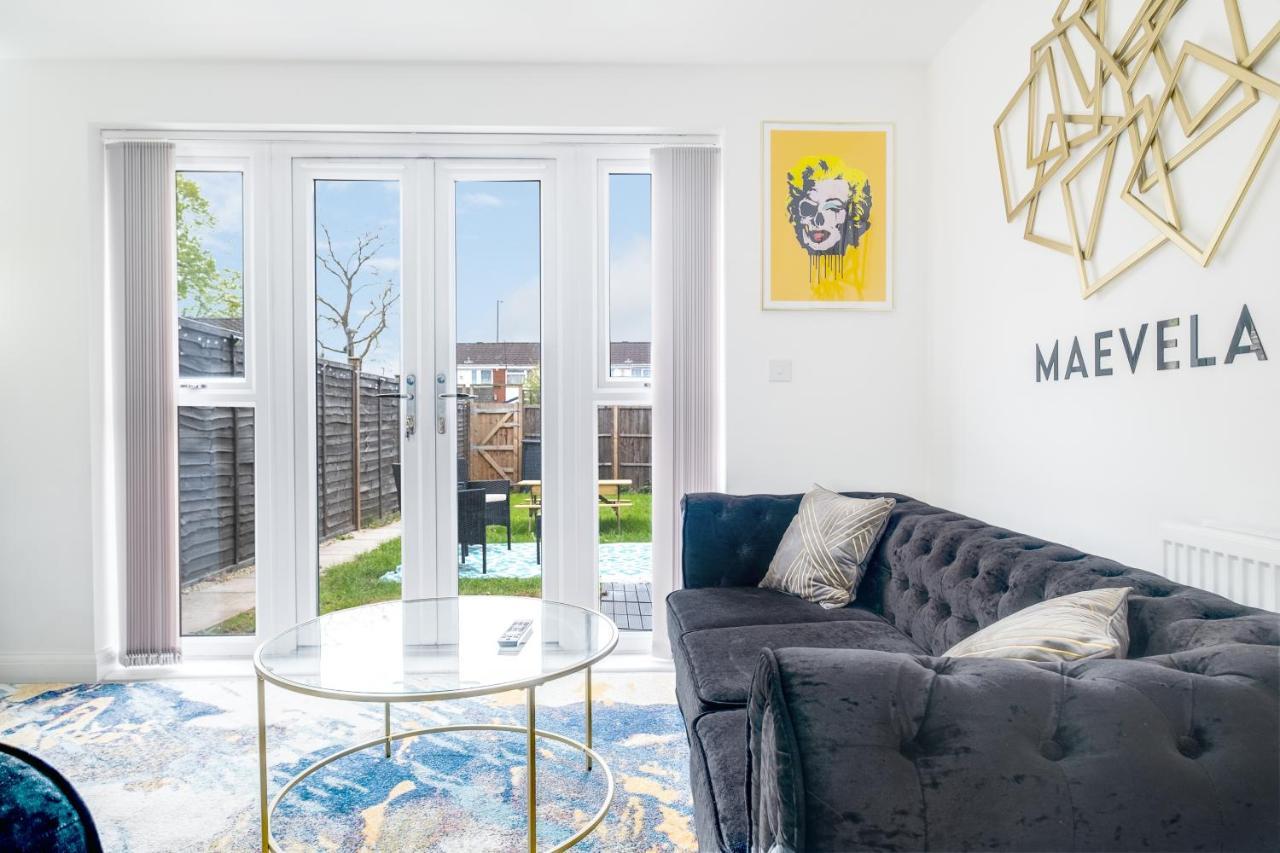 Luxury 2 Bed House City Centre ✘ Bbq & Garden ☆ Family Friendly→ Swingball & Outdoor Furniture - Free Parking → With 50 Inch Smart Tv, Free Netflix & Wifi ✘ Comfy Seating Area - By Maevela Birmingham Esterno foto
