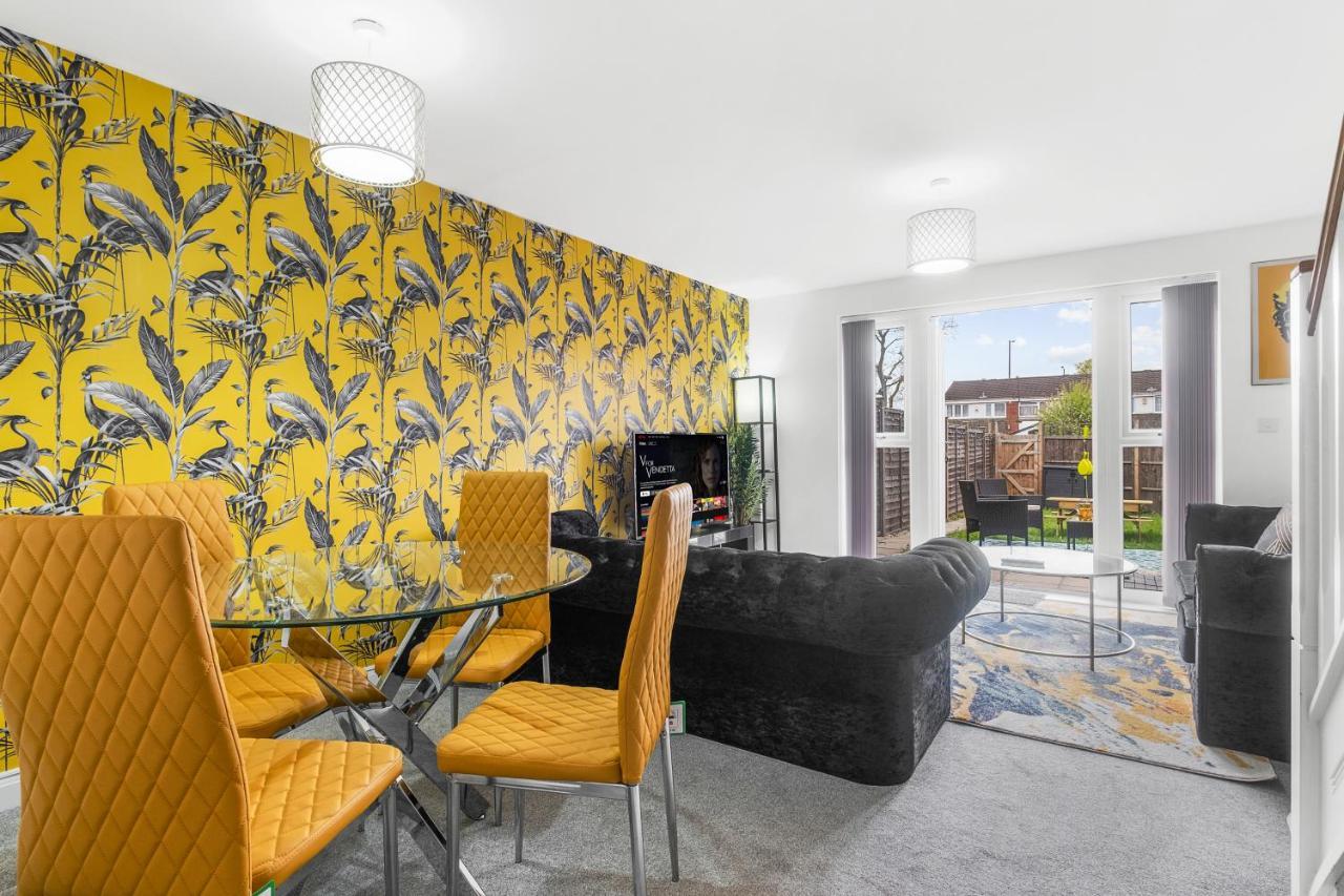 Luxury 2 Bed House City Centre ✘ Bbq & Garden ☆ Family Friendly→ Swingball & Outdoor Furniture - Free Parking → With 50 Inch Smart Tv, Free Netflix & Wifi ✘ Comfy Seating Area - By Maevela Birmingham Esterno foto