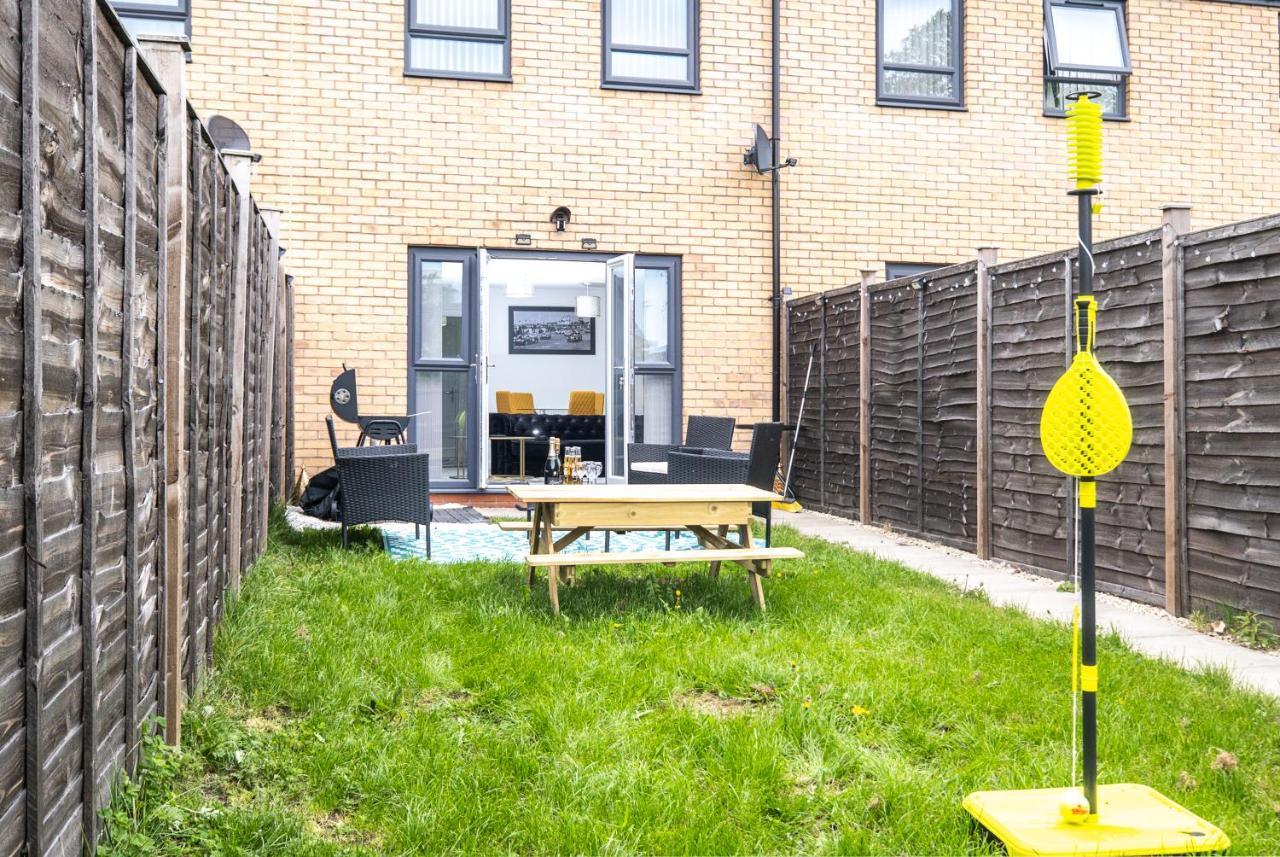 Luxury 2 Bed House City Centre ✘ Bbq & Garden ☆ Family Friendly→ Swingball & Outdoor Furniture - Free Parking → With 50 Inch Smart Tv, Free Netflix & Wifi ✘ Comfy Seating Area - By Maevela Birmingham Esterno foto