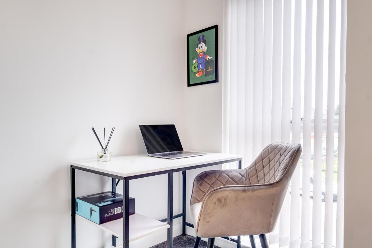 Luxury 2 Bed House City Centre ✘ Bbq & Garden ☆ Family Friendly→ Swingball & Outdoor Furniture - Free Parking → With 50 Inch Smart Tv, Free Netflix & Wifi ✘ Comfy Seating Area - By Maevela Birmingham Esterno foto