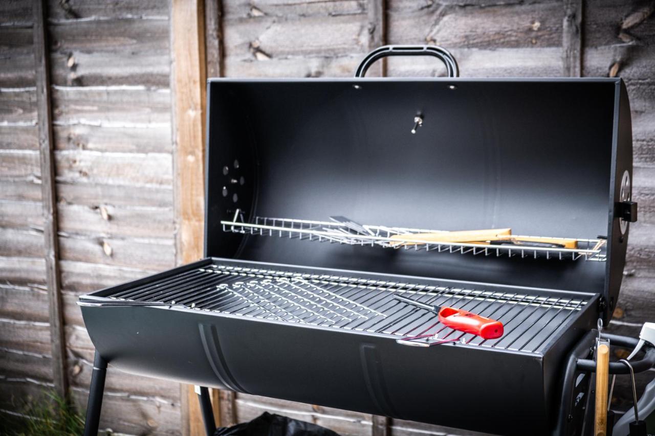 Luxury 2 Bed House City Centre ✘ Bbq & Garden ☆ Family Friendly→ Swingball & Outdoor Furniture - Free Parking → With 50 Inch Smart Tv, Free Netflix & Wifi ✘ Comfy Seating Area - By Maevela Birmingham Esterno foto