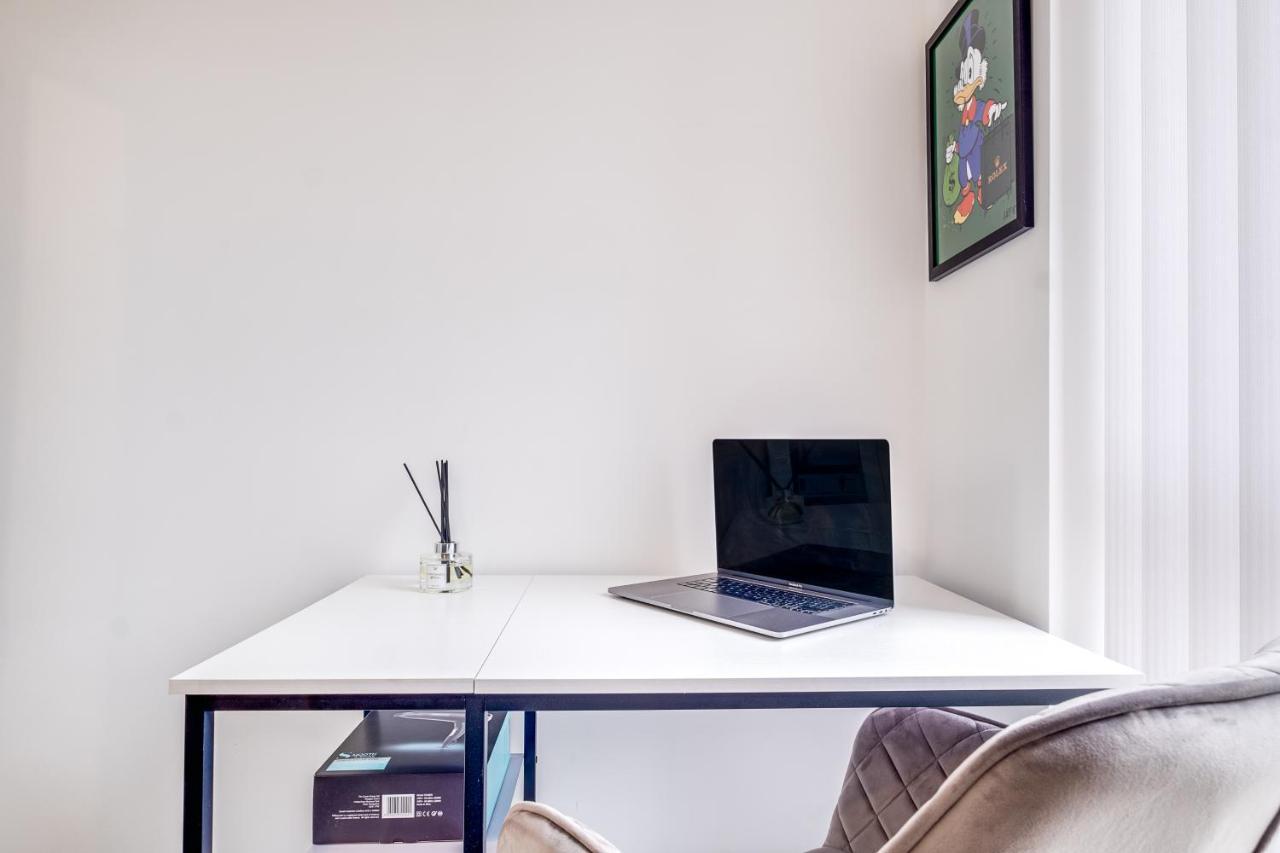 Luxury 2 Bed House City Centre ✘ Bbq & Garden ☆ Family Friendly→ Swingball & Outdoor Furniture - Free Parking → With 50 Inch Smart Tv, Free Netflix & Wifi ✘ Comfy Seating Area - By Maevela Birmingham Esterno foto