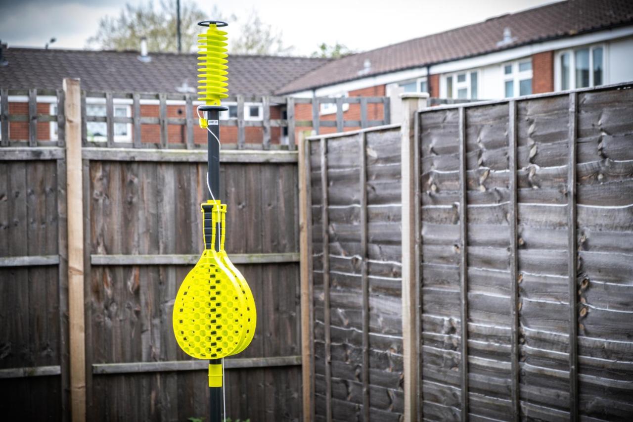 Luxury 2 Bed House City Centre ✘ Bbq & Garden ☆ Family Friendly→ Swingball & Outdoor Furniture - Free Parking → With 50 Inch Smart Tv, Free Netflix & Wifi ✘ Comfy Seating Area - By Maevela Birmingham Esterno foto