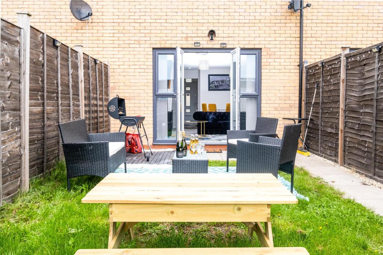 Luxury 2 Bed House City Centre ✘ Bbq & Garden ☆ Family Friendly→ Swingball & Outdoor Furniture - Free Parking → With 50 Inch Smart Tv, Free Netflix & Wifi ✘ Comfy Seating Area - By Maevela Birmingham Esterno foto